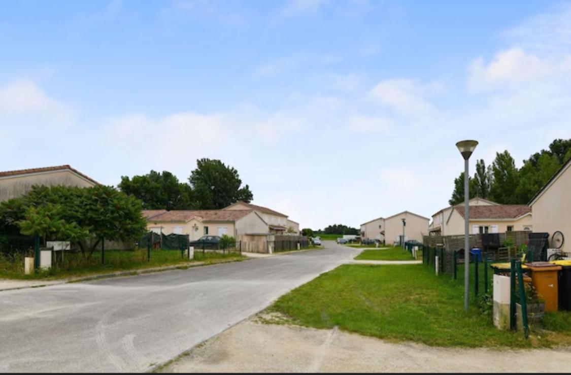 Chambre Zen Saint-Medard-de-Guizieres ภายนอก รูปภาพ